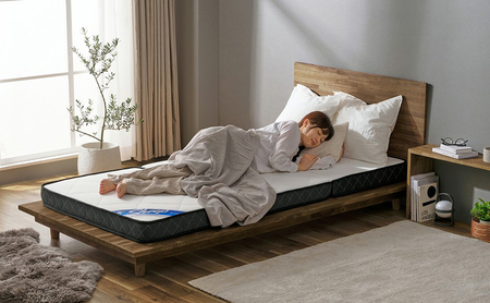 マットレス シングル 三つ折り 三つ折りポケットコイルマットレス 11ｃｍ PMTS11S-3S ホワイト アイリスオーヤマ 折りたたみ ポケットコイル コンパクト 軽量 お手入れ 簡単 折り畳み 11センチ 敷布団 一人暮らし