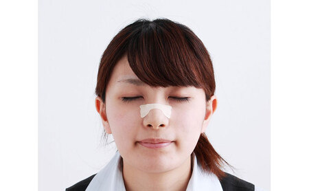 【50枚入り×4箱】鼻腔拡張テープ 肌色 50枚入 BKT-50Ｈ 肌色 アイリスオーヤマ メガネ拭き 個包装 クリーナー メガネクロス くもり止め  使い捨て メガネ 眼鏡クリーナー 曇らない スマホ タブレット