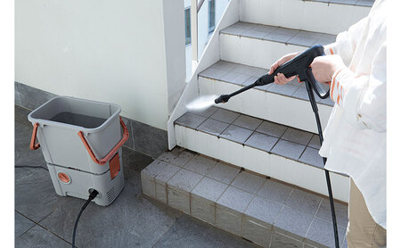 タンク式高圧洗浄機 SBT-751 サンドベージュ 高圧洗浄機 コンパクト 家庭用 タンク式 洗車 アイリスオーヤマ 10MPa アタッチメント付き 節水 掃除 ガン ベランダ 温水 洗剤対応 黄砂 花粉 外壁 ランス ホース ノズル