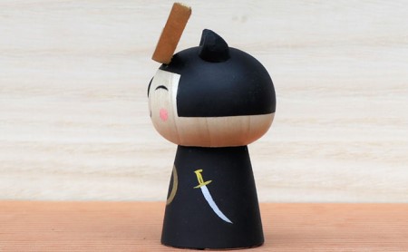 【うらにわあとりえ】まさむにゃんこけし 1体 ねこ 猫 ネコ 有名武将 伊達政宗 モチーフ シンボリック オリジナル 工芸品 新感覚 アート 手作り 観光物産品 インテリア 町のおすすめ返礼品 