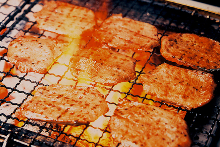 仙台名物 味の牛たん喜助 黒毛和牛 牛たん 500g しお味｜牛タン 牛たん 厚切り 塩味 肉 老舗 専門店 きすけ 仙台 牛肉 焼肉 牛肉 冷凍 BBQ 味付き 焼くだけ 国産 [0346]