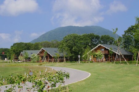 ＜やくらい高原リゾート＞1棟貸し切り！宮城県加美町やくらいコテージご宿泊券 (6人用1泊) 旅行 観光 宿泊券 旅行券 / 加美町振興公社 / 宮城県 加美町 44580477