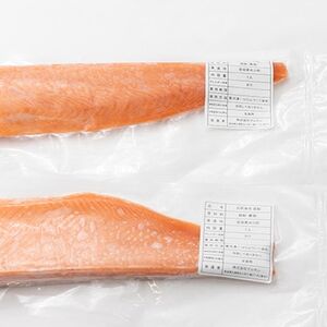 【ふるなびWEEK対象】養殖銀鮭「銀王」刺身用サク2本(半身1枚分)　約700g　FN-Limited-PR【配送不可地域：離島】【1312836】