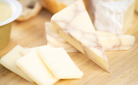 ふらのチーズ工房 工房セット1（バター＆チーズ3種）乳製品 チーズ