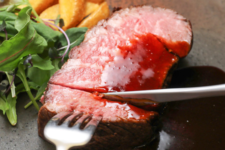 【ギフトにおすすめ】【ノンストップに掲載されました】赤身肉ローストビーフ 肉醤ソース 200g×2個 肉山秋田