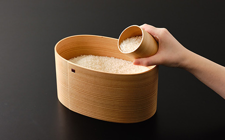 【大館曲げわっぱ】米びつ2㎏ 計量カップ付 550P6006
