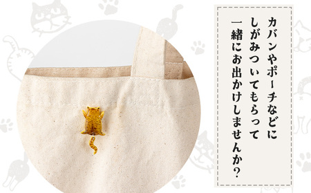 しっぽユラユラしがみつき猫 茶トラ猫ピンバッジ 35P7318