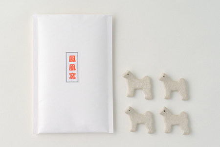 30P6604 秋田犬の箸置き4個セット(氷裂貫入釉) 【配送日指定不可】