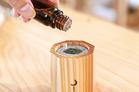 アロマディフューザー(八角型)と秋田杉の精油セット　145P7004