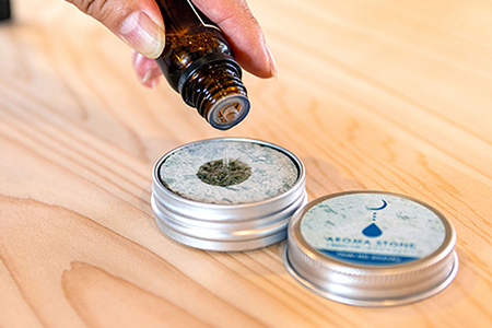 携帯用十和田石のアロマストーンと秋田杉の精油セット　125P7008