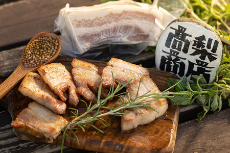 ポークチョリソー×5本 & ベーコン×200g、高梨商店のチキンカレー×1食の人気3点セット