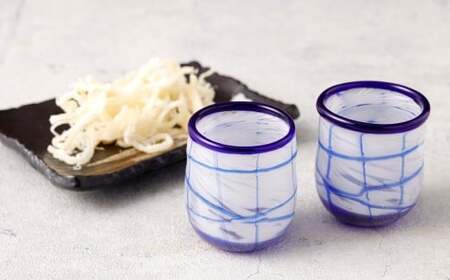 小樽の地酒を小樽のグラスで。 【純米大吟醸宝川】 と 【ぐいのみ】 2個セット （小樽ブルー） 宝川 純米大吟醸酒 日本酒 お酒 酒 ぐい呑み 北海道 小樽市 常温