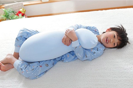 王様の抱き枕 ジュニア（ブラウン）子供向け抱きつきクッション