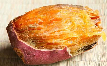 ＜2026年秋収穫分 先行予約＞ 上品な甘さの【シルクスイート】1kg （栽培期間中、農薬、化学肥料不使用） さつまいも サツマイモ 芋 F3S-2615