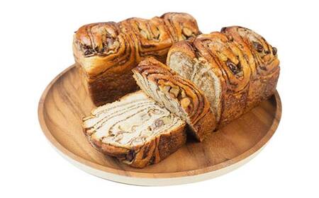 ふわもちの幸せ食感 マルシャン北欧 『豊食パン』（ユタカショクパン）1本と『和みロール』1本セット パン 食パン 菓子パン 朝食 手土産 山形県 新庄市  F3S-2453