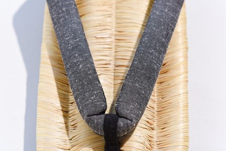 【Lサイズ】山形伝統 手編み 豊国草履（男性用・室外用）「豊国-TOYOKUNI-銀鼠（ぎんねずみ）」（シルク100％米沢織り鼻緒）　036-H-KZ018-銀鼠-L