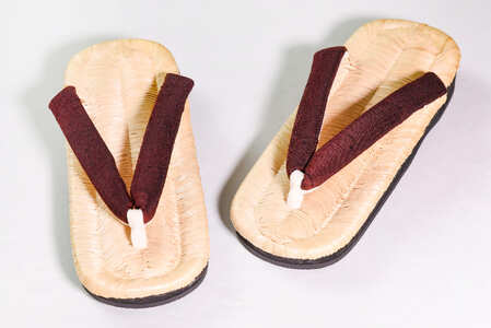 【Mサイズ】山形伝統 手編み 豊国草履（女性用・室外用）「豊国-TOYOKUNI-桑の実（くわのみ）」（シルク100％米沢織り鼻緒）　036-H-KZ021-桑の実-M