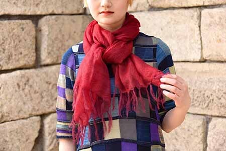 セレブを魅了する【極細モヘヤ糸】 フーガ大判ストール（レッド）　090-H-SS026-R