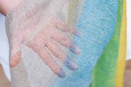 セレブを魅了する【極細モヘヤ糸】 フーガ大判ストール（レッド）　090-H-SS026-R