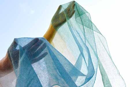 セレブを魅了する【極細モヘヤ糸】 フーガ大判ストール（レッド）　090-H-SS026-R