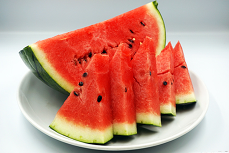 【2026年発送】伊佐沢フルーツ倶楽部の大玉すいか2玉_H099(R8)