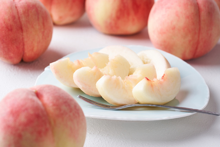 先行予約 白桃 和梨 詰め合わせ 秀品 品種おまかせ 化粧箱入り 計3kg 2026年産 令和8年産 もも なし梨 フルーツ 果物 セット アソート 山形県産 ※沖縄・離島への配送不可 ns-fshnx3