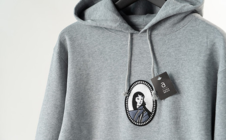 ヤマガタニューレトロ「玉虫姫」多色刺繍ロゴパーカー（サイズ：XL） F21A-085