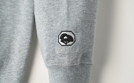 ヤマガタニューレトロ「玉虫姫」多色刺繍ロゴパーカー（サイズ：XL） F21A-085