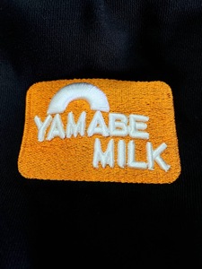 ヤマガタニューレトロ「YAMABE MILK」3D刺繍ロゴパーカー（サイズ：L） F21A-098