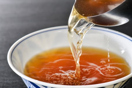 まる梅【謹製】温かい肉中華(鶏 ラーメン) 生麺(約150g)× 3人前セット! (謹製 東北 山形 河北 老若男女 オススメ グルメ お取り寄せ ソウルフード 本場の味 田舎 ラーメン 中華そば 親鳥 鶏肉 鶏だし しょうゆ味 コク深い スープ 付き 家庭 家族)