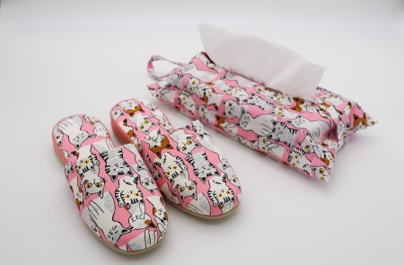 【Lサイズ・ピンク】かわいい猫柄のスリッパ♪にゃんセット（スリッパ1足、ティッシュカバー1枚セット）　（選べる サイズ S / M / L 選べる カラー 全 3 色 かわいい 猫 柄 室内 滑り止め 職人 手作り 【株式会社　後藤】）