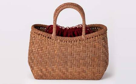 FYN6-002 ≪ご好評につき1年以上待ち≫ 山形県西川町 大井沢産 山葡萄籠 山ぶどうのつるカゴ アーチ状 小 内袋付 （約縦17cm×横25cm×まち9cm 取っ手11cm） 蔓籠 籠 バック 手作り 職人 やまぶどう 国産 月山 民芸品 伝統工芸品