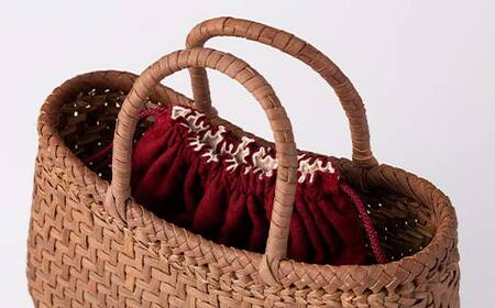 FYN6-002 ≪ご好評につき1年以上待ち≫ 山形県西川町 大井沢産 山葡萄籠 山ぶどうのつるカゴ アーチ状 小 内袋付 （約縦17cm×横25cm×まち9cm 取っ手11cm） 蔓籠 籠 バック 手作り 職人 やまぶどう 国産 月山 民芸品 伝統工芸品