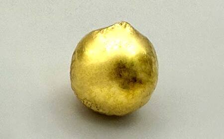 FYN5-003 西川町 工芸品 純金(K24) 西川町シンボル 栗 11.5g 純金 金金 金 24金 K24 K ゴールド 日本製 ハンドメイド 手作り 置物 オブジェ 貴金属 ジュエリー 贈答 贈り物 ギフト 記念日 誕生日 プレゼント X線分析検査証明書付 山形県 月山