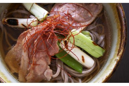 FYN9-411 ≪2025年先行予約 年内発送≫山形県 西川町 年越し 鴨南蛮そばセット(4食) つゆ付き 2025年12月26日頃から順次発送 年越し そば 蕎麦 めん 麺 セット たれ付 具材付 国内製造 年末 年内 配送 発送 山形県 西川町 月山