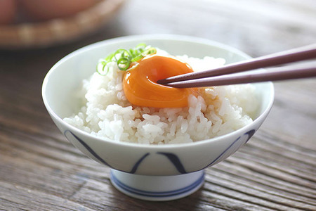スズキのたまご 地養卵 MS～L 50個 新鮮 卵 たまご 鶏卵 生卵 地養卵 赤たまご