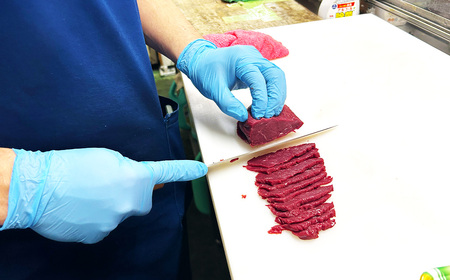 馬刺し 国産 赤身 モモブロック 約600g (約200g×3PC) 辛味噌付き 会津 喜多方 真空パック 冷凍 名物 辛みそ【07208-0644】