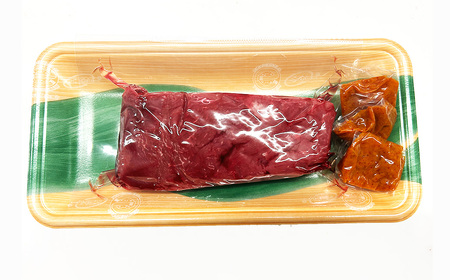 馬刺し 国産 赤身 モモ・ロースセット 約800g 辛味噌付き 食べ比べ 会津 喜多方 真空パック 冷凍 名物 辛みそ【07208-0649】