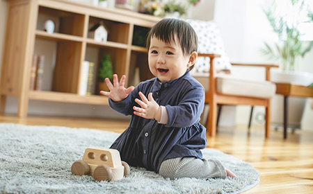 塗料を使わない檜のおもちゃ IKONIH オルゴールカー おもちゃ 玩具 ひのき F6Q-372