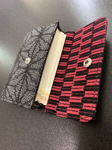 ブランド品に飽きた人へ…着物と小物のコラボ！名刺入れ 大島紬麻の葉柄