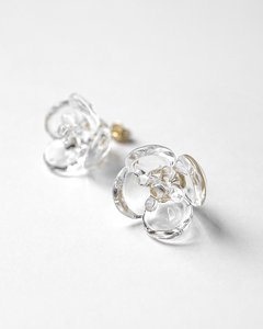 HARIO ピアス ツバキ クリア［HAP-TB-001］ ※離島への配送不可｜耐熱 ガラス アクセサリー ハリオ ランプワークファクトリー 職人 繊細 フォーマル カジュアル きれいめ おしゃれ 20代 30代 40代  _FM04