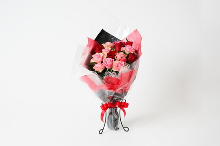 古河市三和産バラの花束｜花 フラワー 生花 切り花 ばら 薔薇 ローズ 包装 ご家庭用 ギフト 記念日 誕生日 結婚記念日 送別 歓迎 イベント 発表会 卒業式 サプライズ お祝い プレゼント 贈答 贈り物 茨城県 古河市 ※北海道・沖縄・離島への配送不可 _DP80