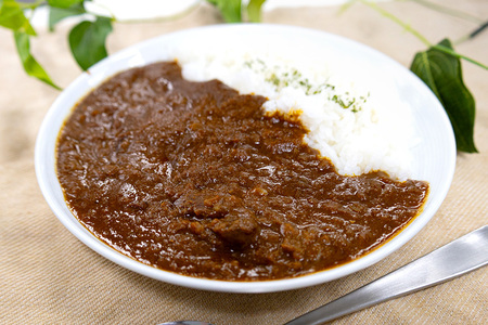オーストリッチカレー 5パック カレー ダチョウ肉 使用 高たんぱく 低脂肪 低カロリー 鉄分 豊富 ダチョウ ヘルシー 常温保存 レトルト レトルトカレー カレーライス ダイエット 筋トレ 保存食 常温 ギフト 茨城県 石岡市 (C05-012)