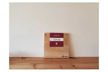 桐のまな板 正方形（M) 24.5cm 桐製 まな板 木製 防虫剤 漂白剤 不使用 桐材 天然木 国産 日本製 食器 雑貨 木製まな板 キッチン雑貨 キッチン用品 天然木製 カッティングボード サイズ 天然木まな板 上質 (F16-004)