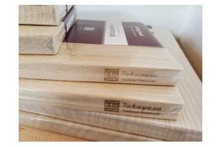 桐のまな板 正方形（M) 24.5cm 桐製 まな板 木製 防虫剤 漂白剤 不使用 桐材 天然木 国産 日本製 食器 雑貨 木製まな板 キッチン雑貨 キッチン用品 天然木製 カッティングボード サイズ 天然木まな板 上質 (F16-004)