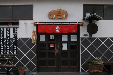 日本酒 愛友 大吟醸 鑑評会出品酒 1.8L お酒 酒 山田錦 38% 精米歩合 国産 特A 米 使用 南部杜氏 IWC ゴールド受賞 木箱入り 高級酒 贈答用 ギフト 吟醸 吟醸酒 清酒 お酒好き 茨城県 潮来市 (A01-001)