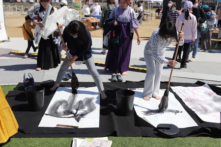 熊谷雲炎によるワークショップ（大筆体験）書道 大筆 体験 茨城県 守谷市