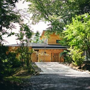 霞ヶ浦湖畔で完全プライベート。一棟貸しの宿「水郷園」宿泊券(4名様分)_旅行券・チケット 宿泊券  _【1558180】