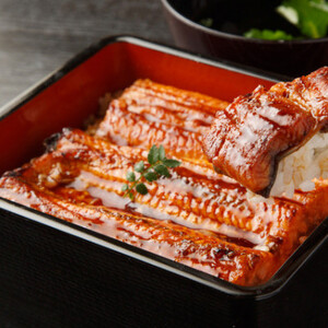 熟練された職人が作る「炭火焼き　国産うなぎ蒲焼」大サイズ約200g×2尾_魚介・海産物 うなぎ  ウナギ 鰻_【配送不可地域：離島】【1378495】