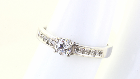 指を綺麗に魅せる ダイヤモンドリング ( Pt950 製 0.30ct )  [AH148sa]